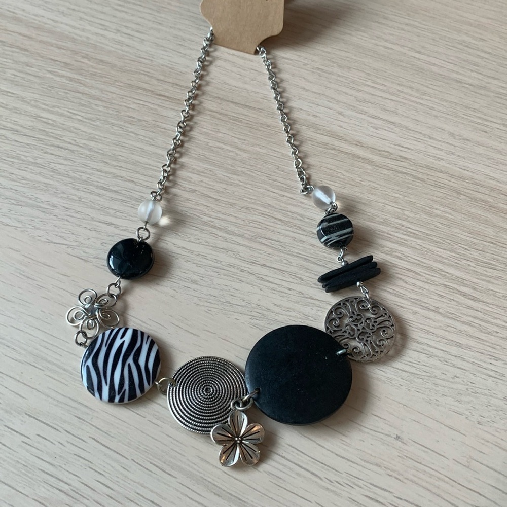 Black and silver necklace, 10$ or 2 for 15$!